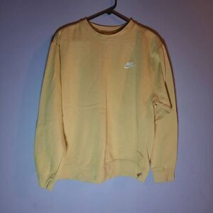 Nike Club Fleece Essential Yellow Crewneck